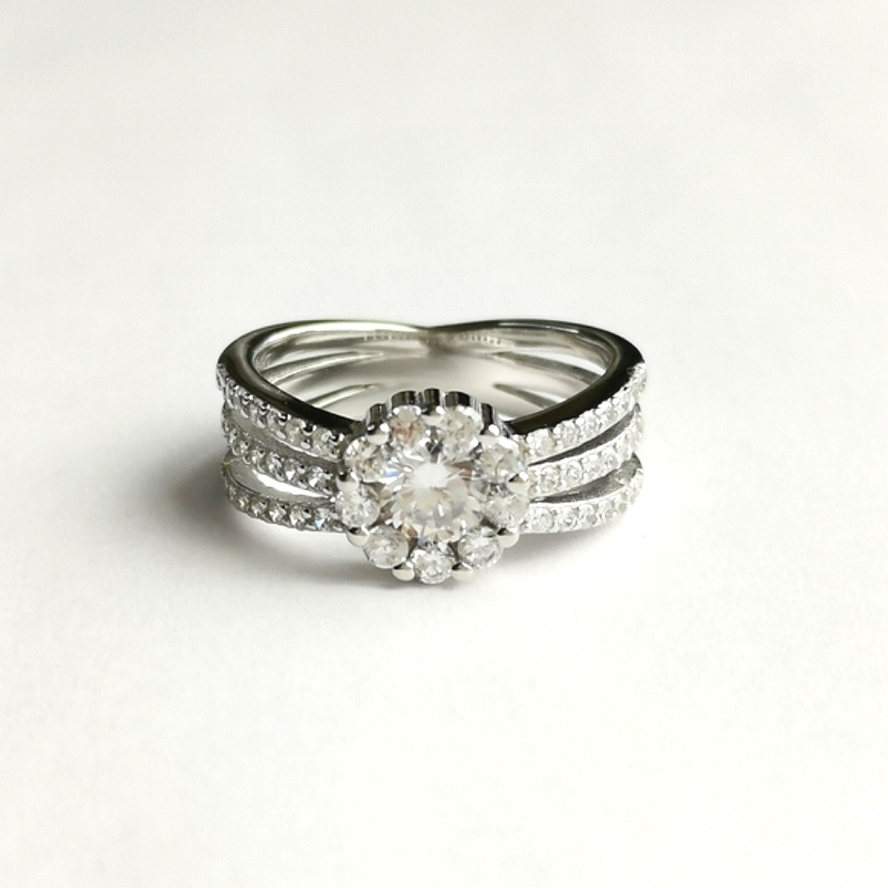 Sterling Silver CZ Ring size 6 🆕